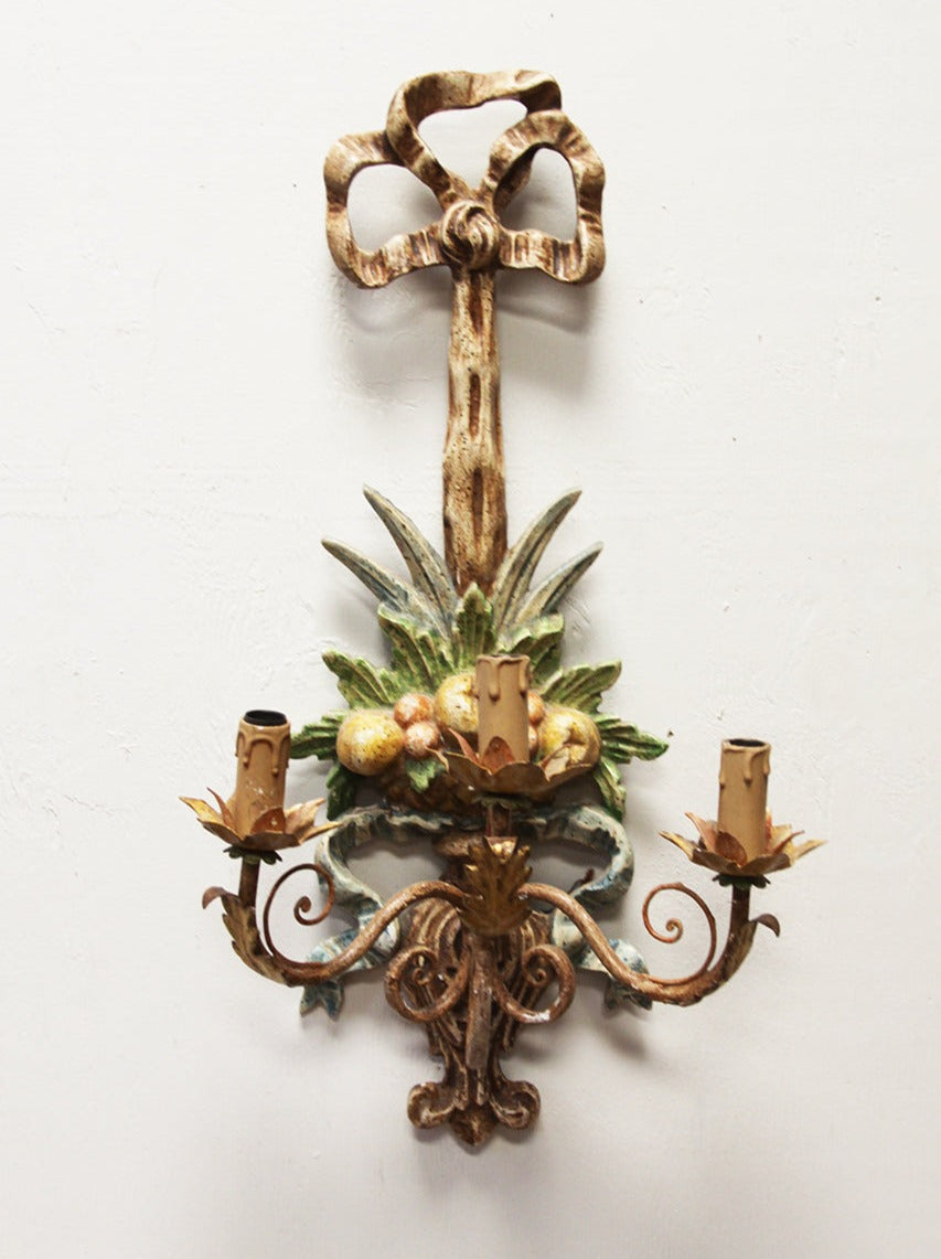 Single floral wall light